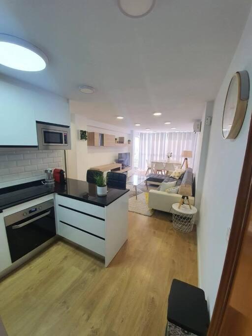 Beautiful Sea Views Cozy Apartment 350 M From Beach بينالماذينا المظهر الخارجي الصورة