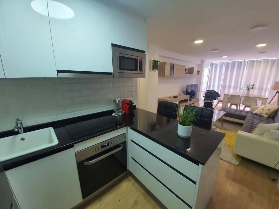 Beautiful Sea Views Cozy Apartment 350 M From Beach بينالماذينا المظهر الخارجي الصورة